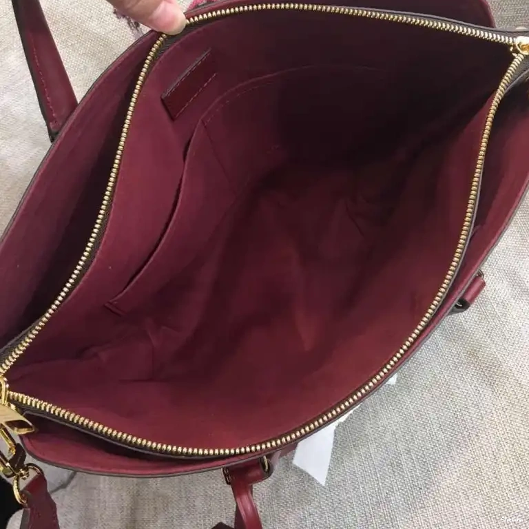 Bags 19B570429 LV 0818